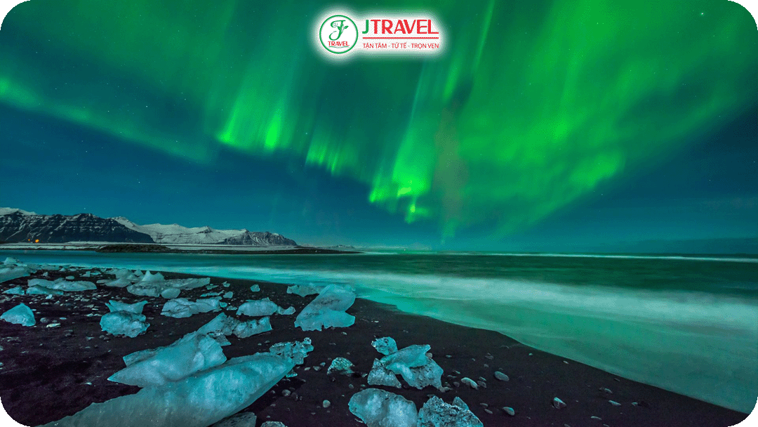 Diamond Beach – Cực quang phản chiếu trên băng trôi