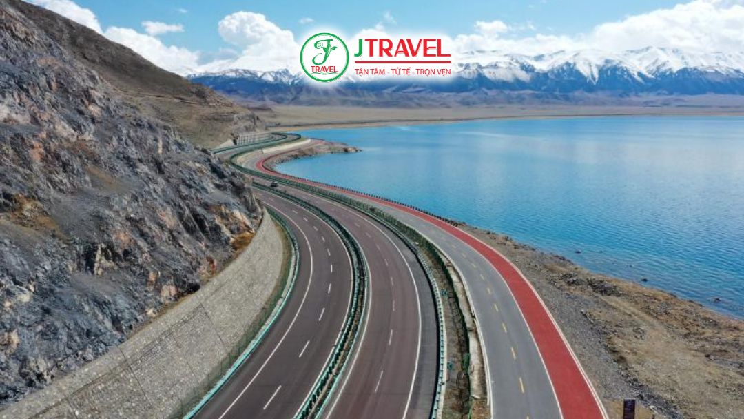 Hồ Sayram hình thành do biến động địa chất cổ đại