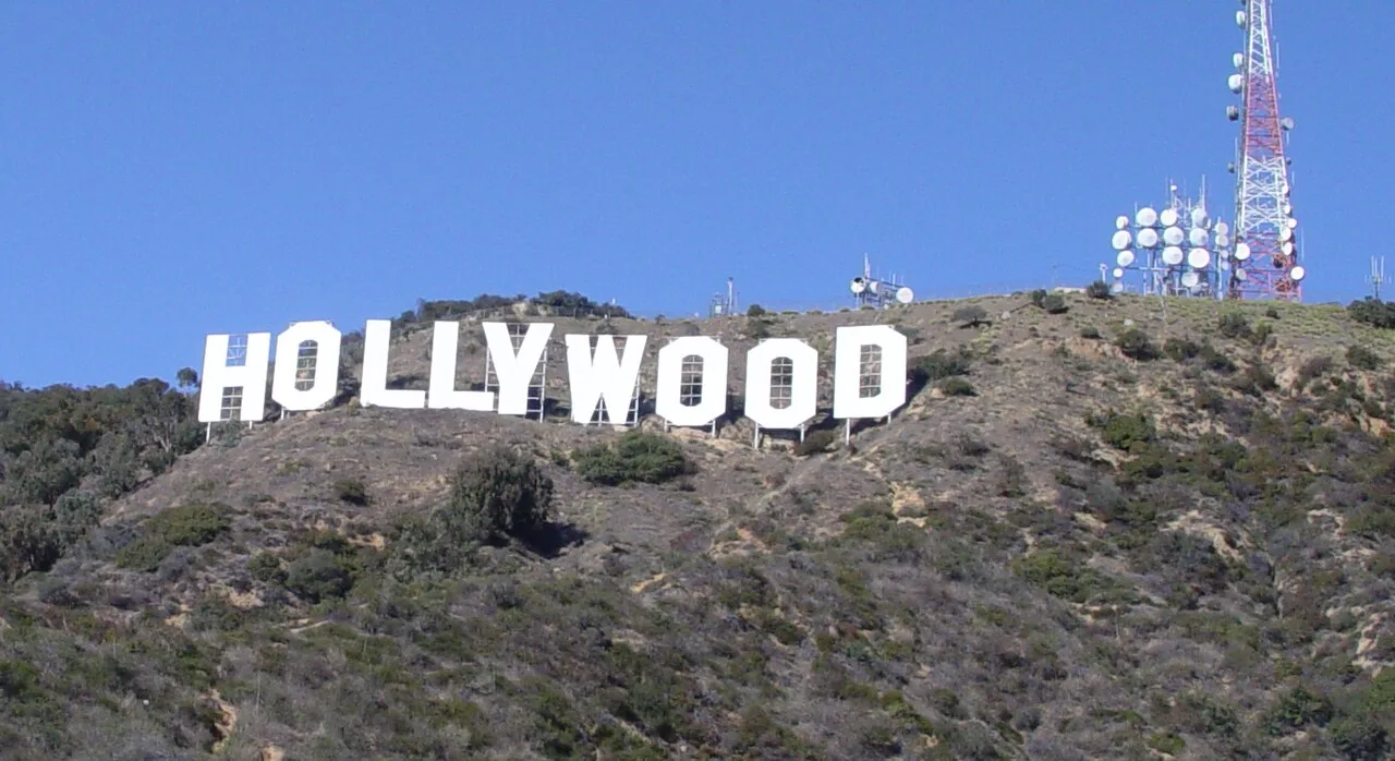 Biển hiệu Hollywood – biểu tượng của Bờ Tây nước Mỹ