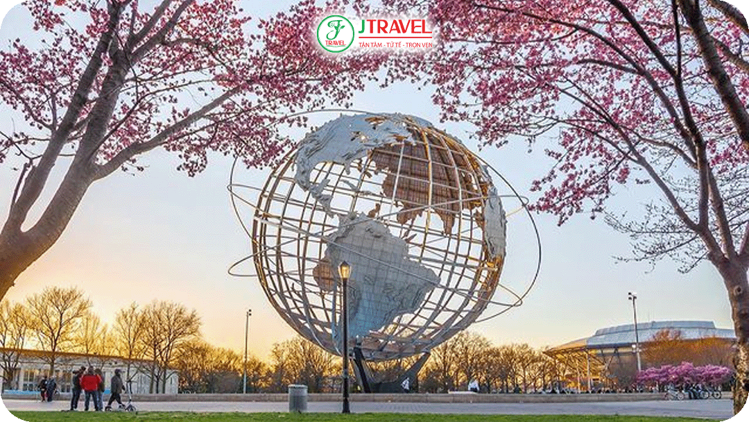 Ngắm hoa anh đào và biểu tượng nổi tiếng của Flushing Meadows-Corona Park