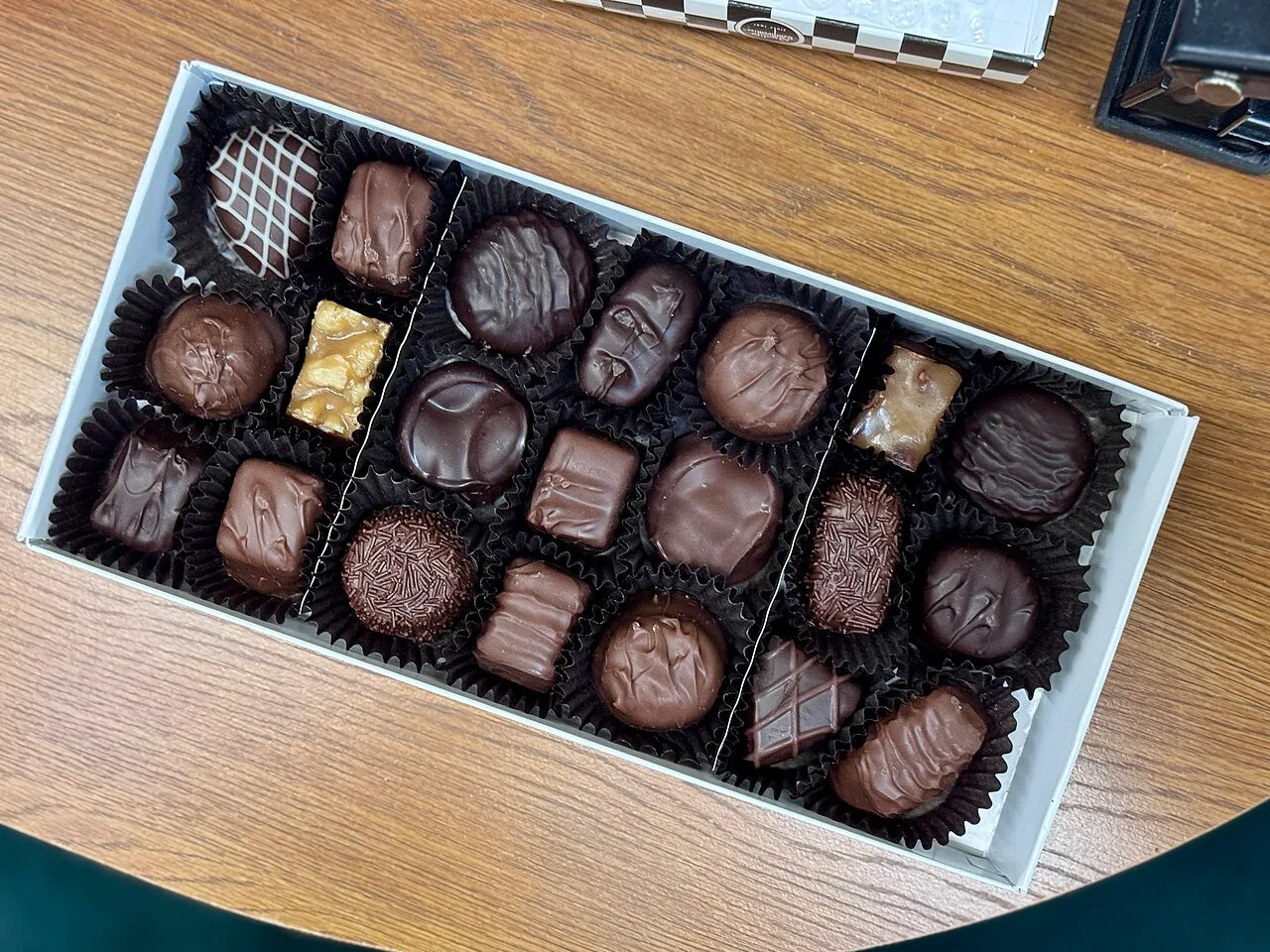 Hộp socola See's Candies California, quà từ Mỹ được ưa chuộng