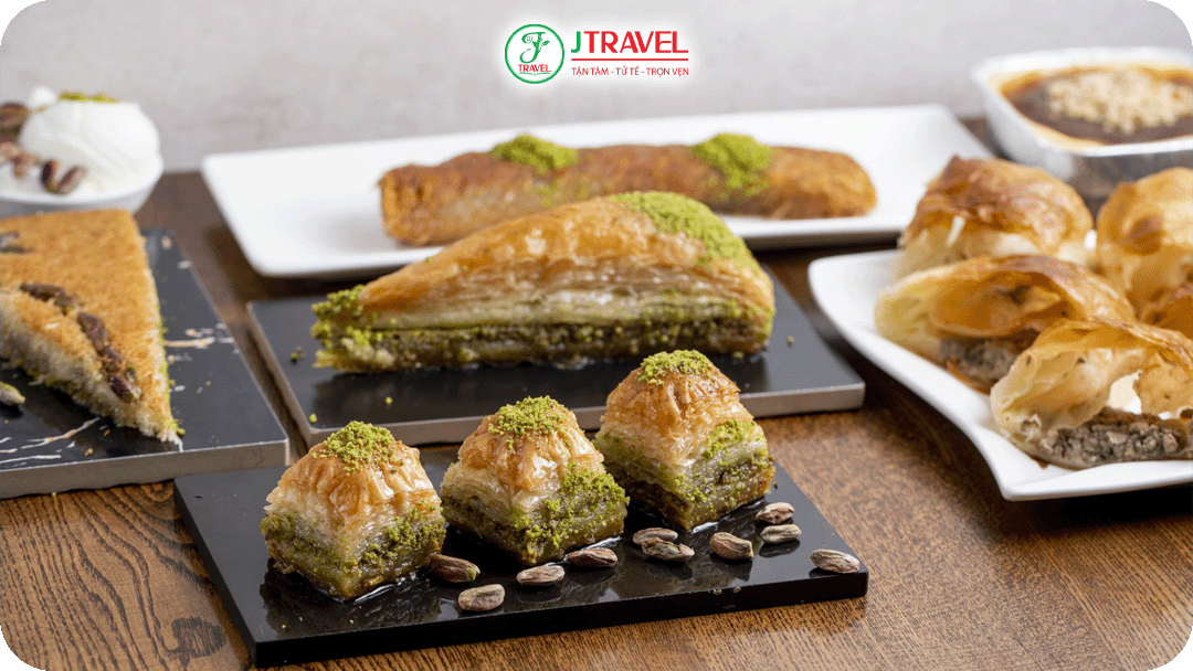 Baklava - bánh ngọt nhiều lớp siro Thổ Nhĩ Kỳ