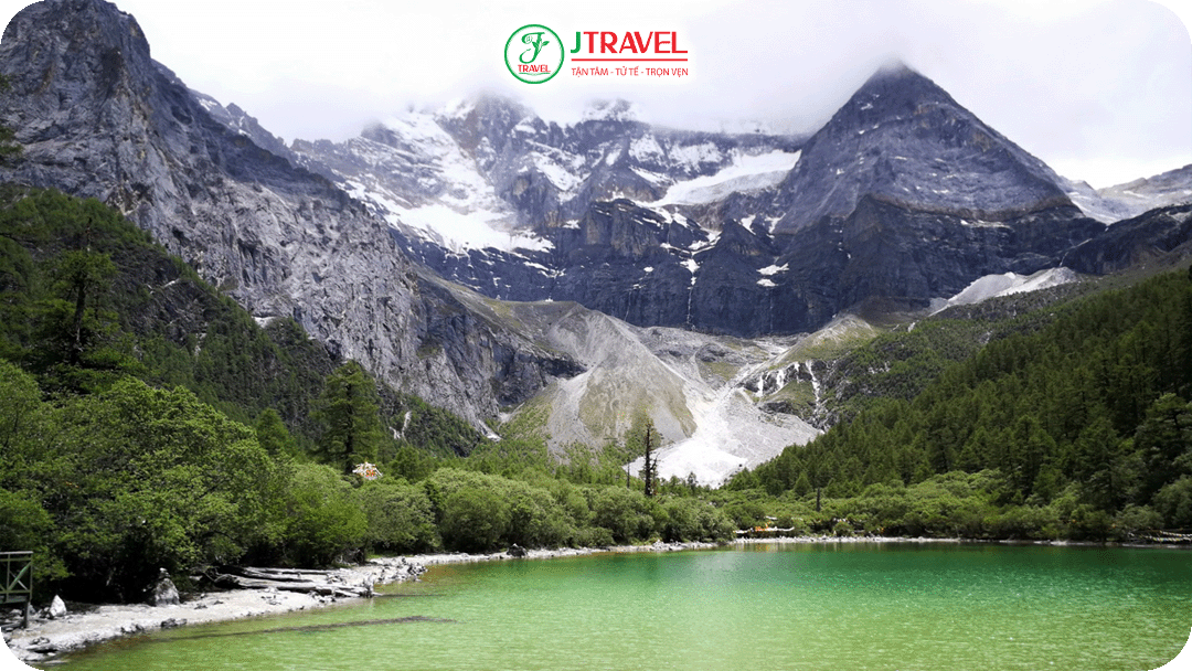 Á Đinh mùa hè - Sức sống bừng nở giữa cao nguyên