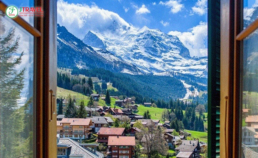 Cảnh tuyết trắng thơ mộng bao phủ dãy Alps Thụy Sĩ mùa đông