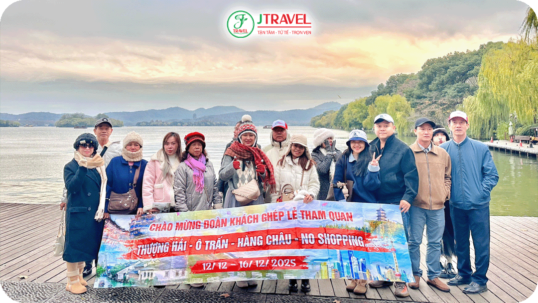 Du khách tham quan Hàng Châu, thủ phủ tỉnh Chiết Giang