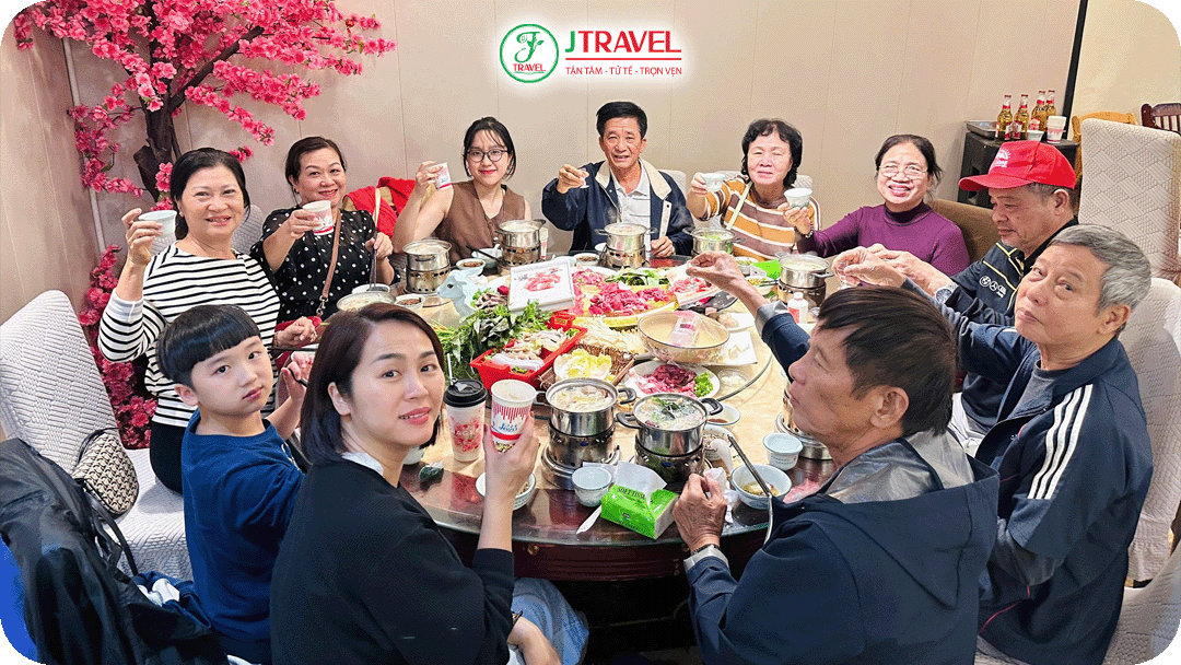 J Travel linh hoạt điều chỉnh thực đơn theo từng khu vực cho du khách