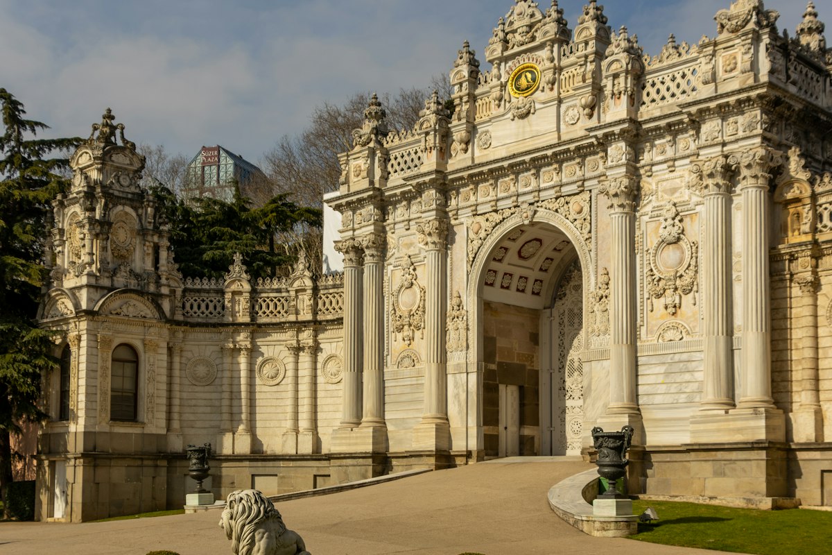 Cổng cung điện Dolmabahçe