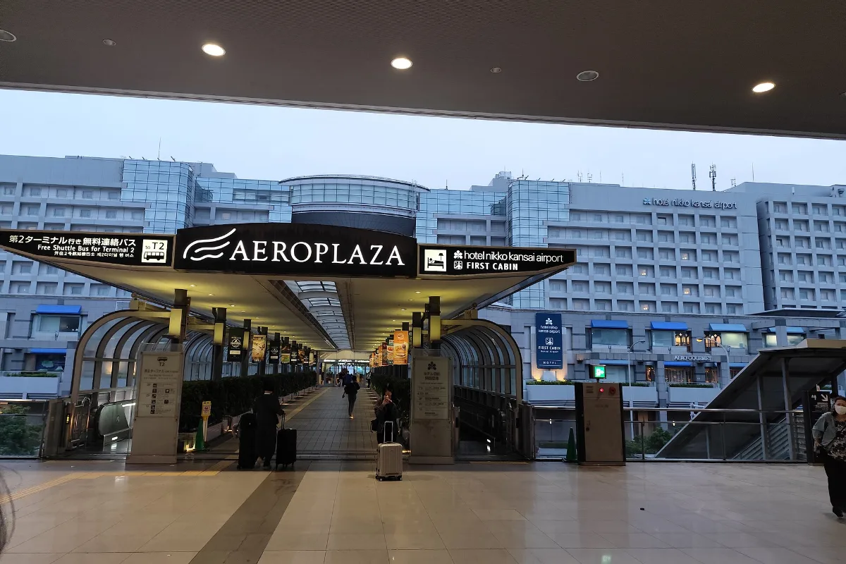 Sảnh sân bay Kansai Osaka