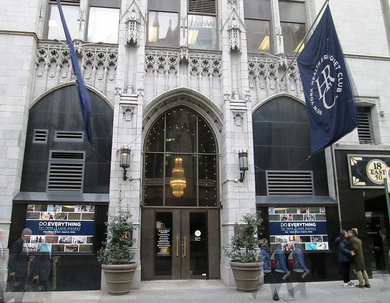 Phố mua sắm Đại lộ 5 Manhattan, nơi áp dụng thuế mua hàng New York
