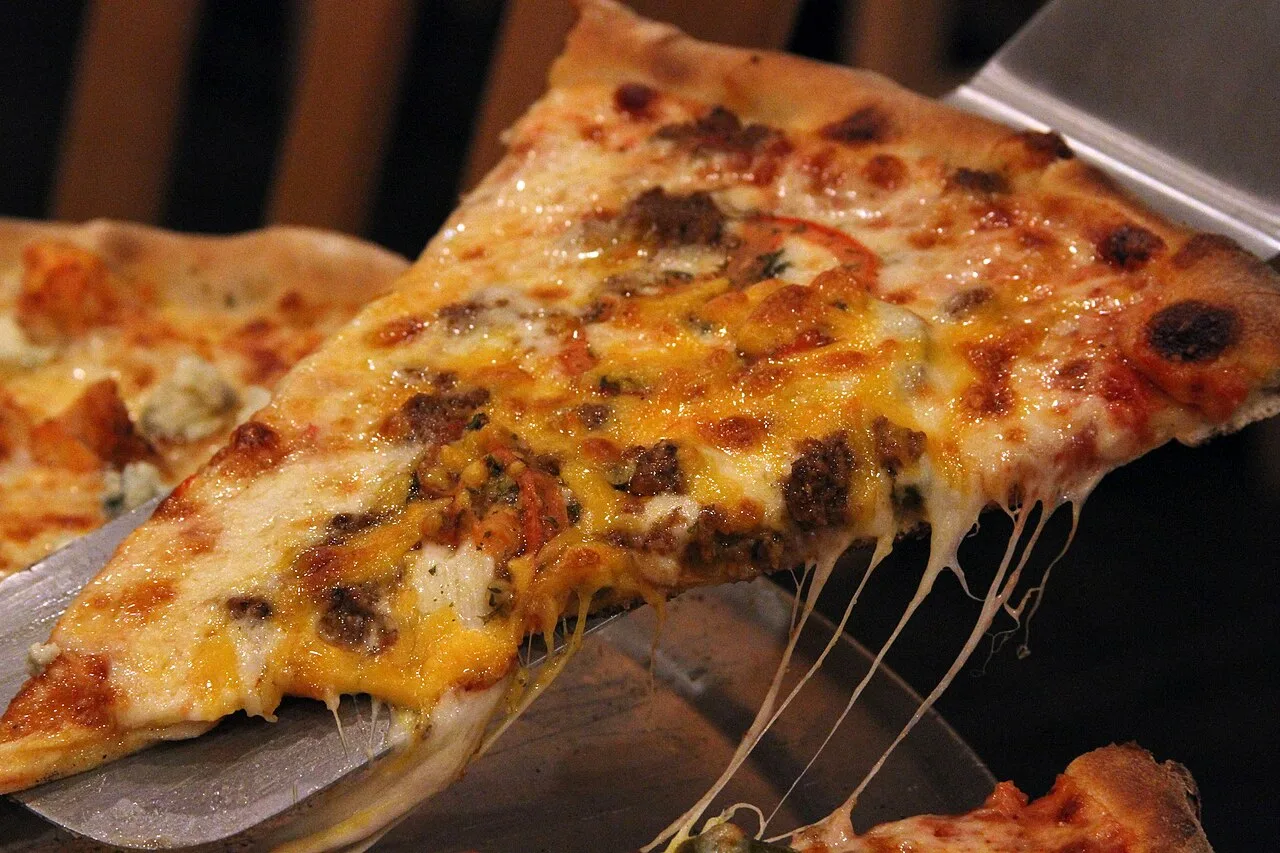 Pizza lát kiểu New York, món nên thử khi ăn gì ở Mỹ