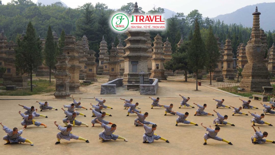 Các nhà sư Thiếu Lâm biểu diễn kungfu