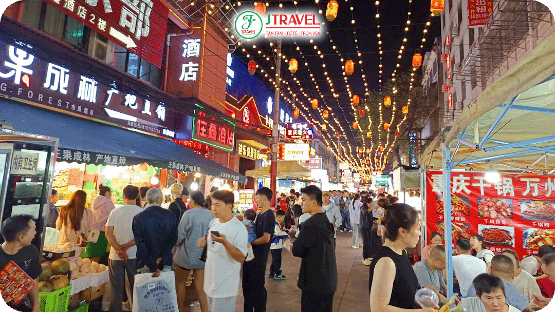 Chợ đêm Song Kiều thể hiện rõ nhất nhịp sống năng động của Côn Minh