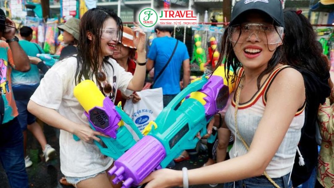 Súng truyền thống một nòng giúp du khách chơi thỏa sức