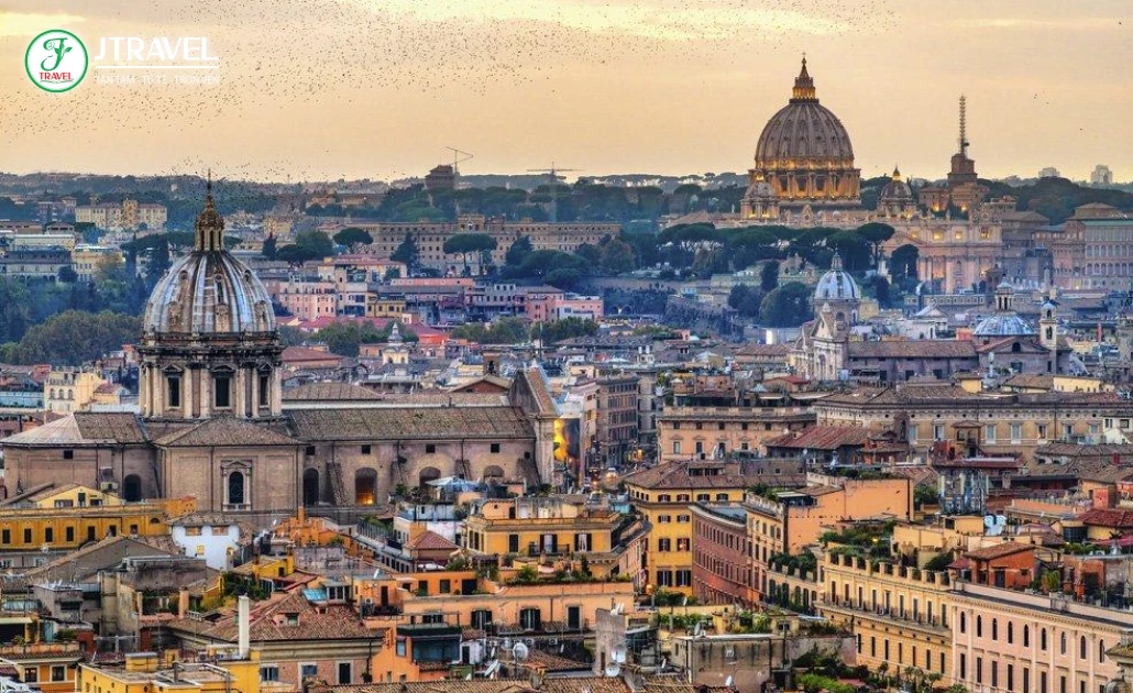 Thành phố Rome nổi bật với các công trình La Mã cổ và Thành Vatican