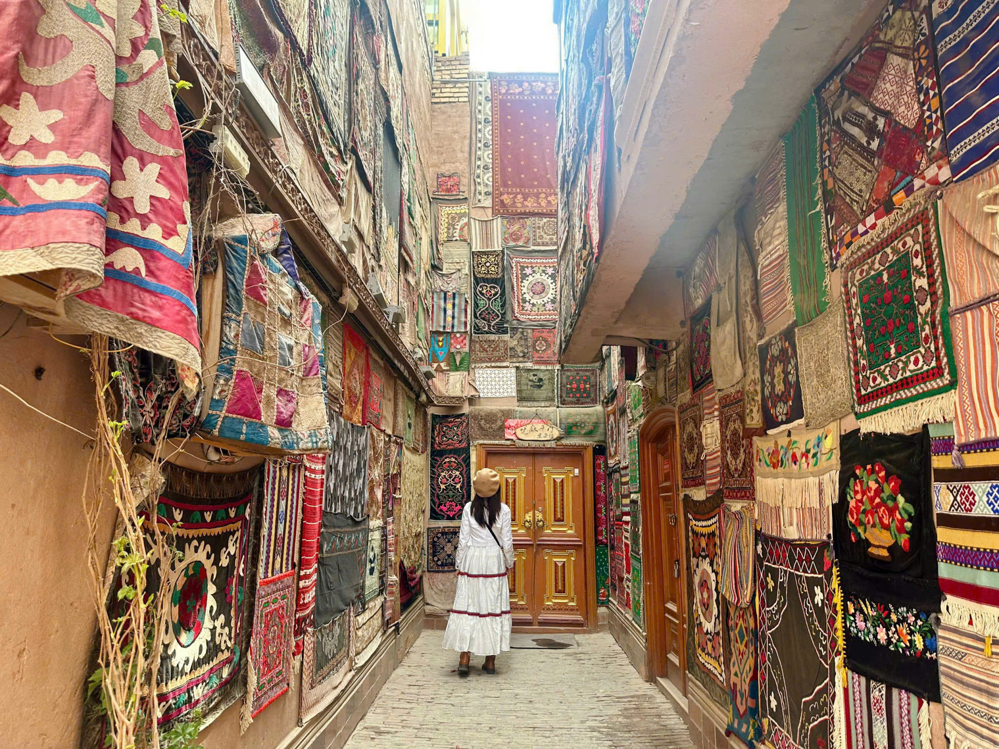 Du khách JTRAVEL tham quan Thành cổ Kashgar