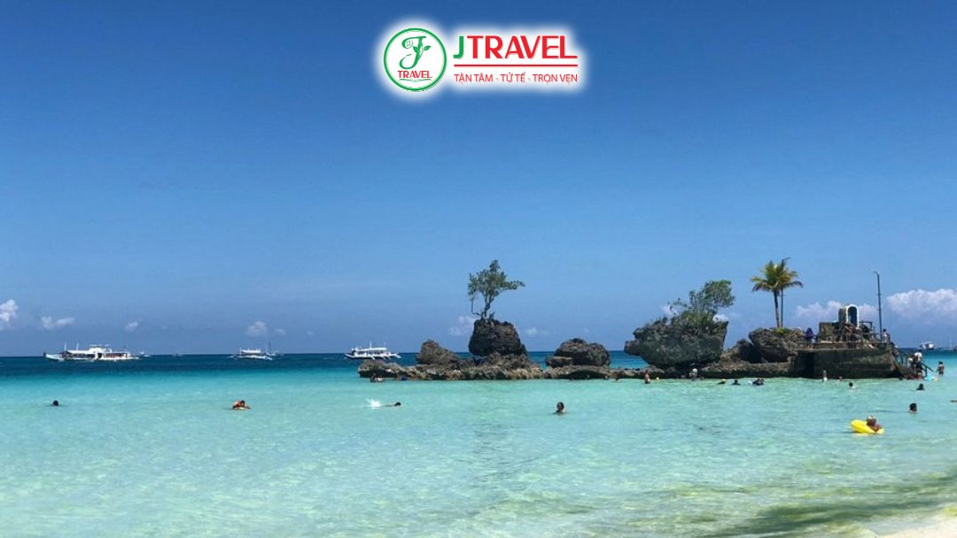 Biển Boracay nước xanh ngọc trong veo