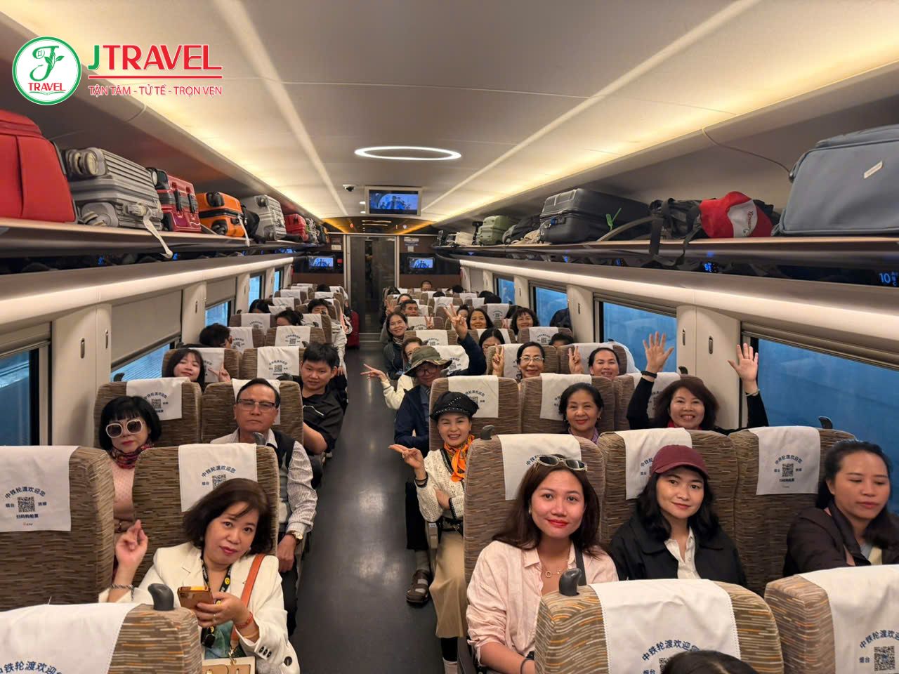Tàu cao tốc là một trong những trải nghiệm đáng thử khi du lịch Trung Quốc