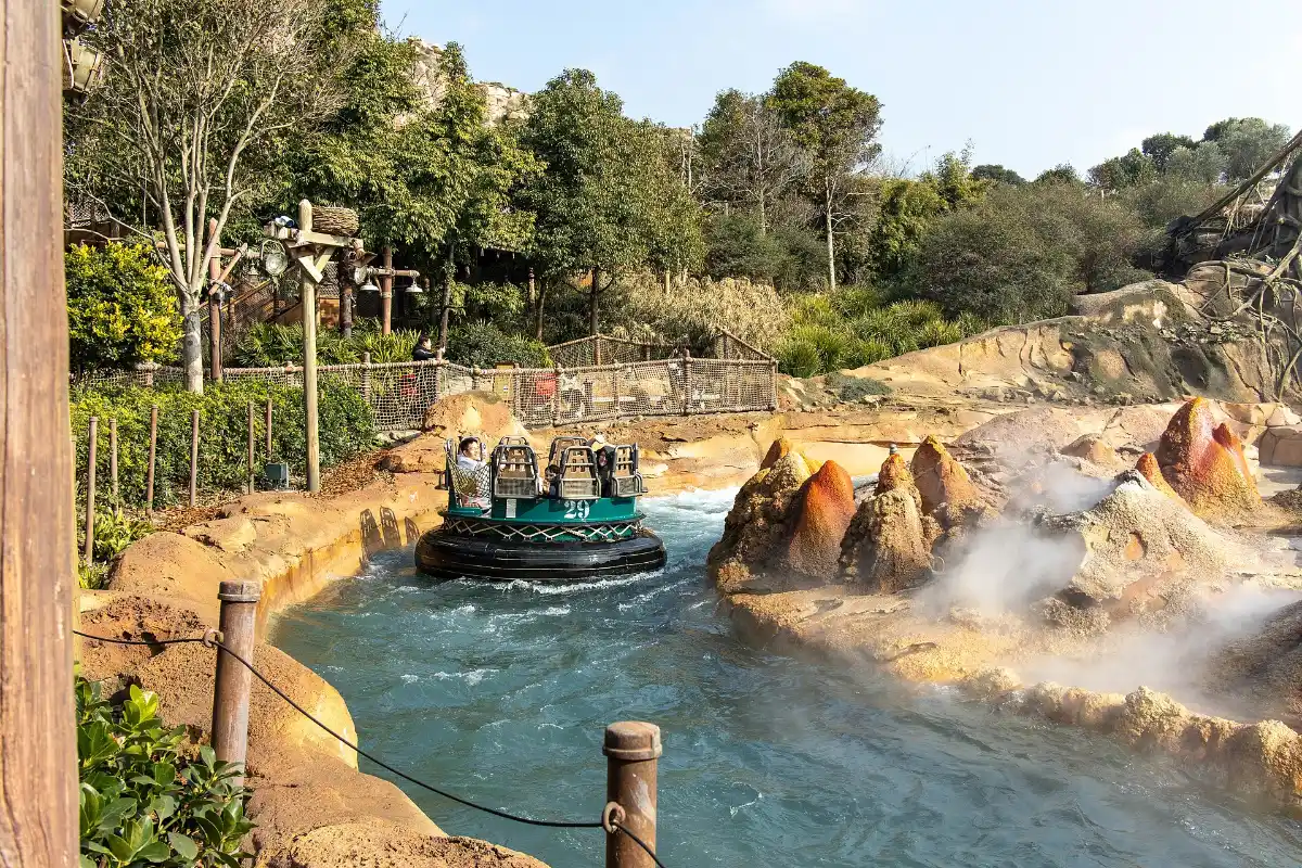 Trò chơi Roaring Rapids ở Disneyland Thượng Hải