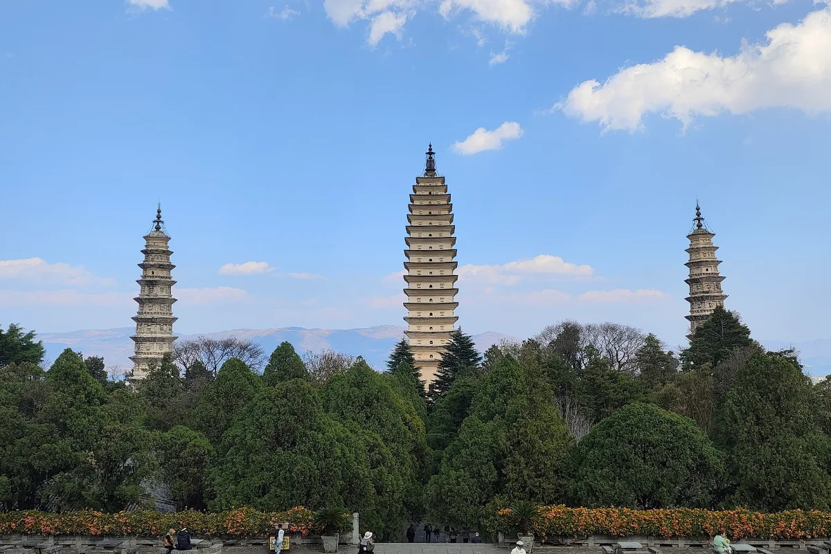 Tam Tháp chùa Sùng Thánh, Đại Lý