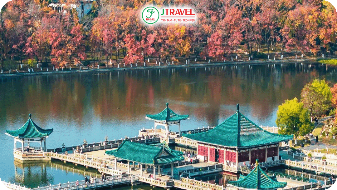 Mùa thu là mùa cao điểm du lịch Công viên Đông Hồ Vũ Hán