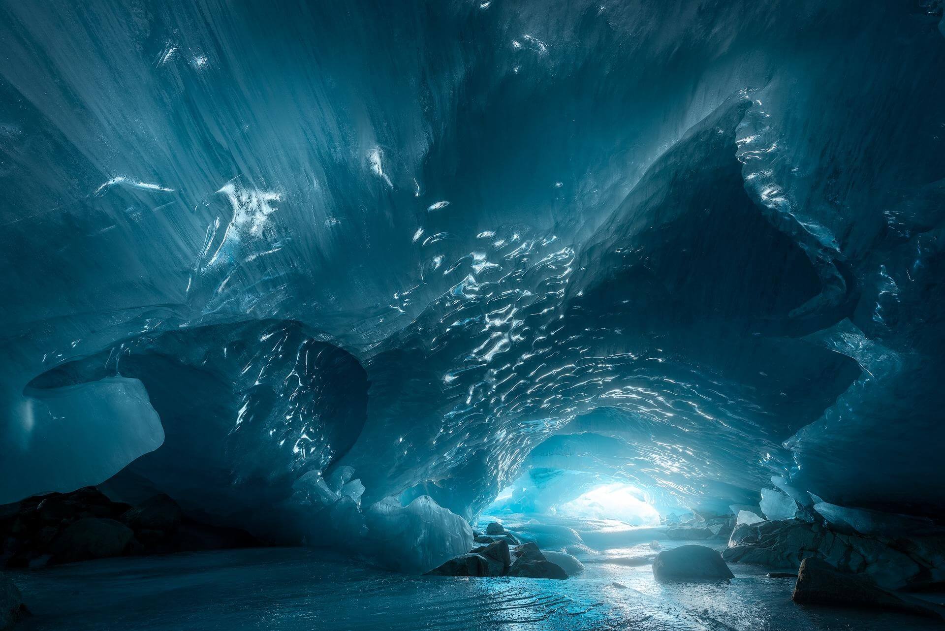 Glacier Cave - Hang băng huyền ảo giữa lòng núi Titlis, Thụy Sĩ
