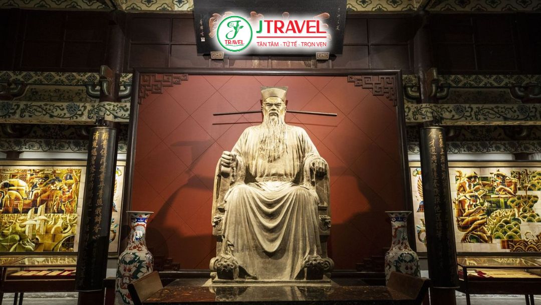 Bên trong Bao Công Tự Tây An  