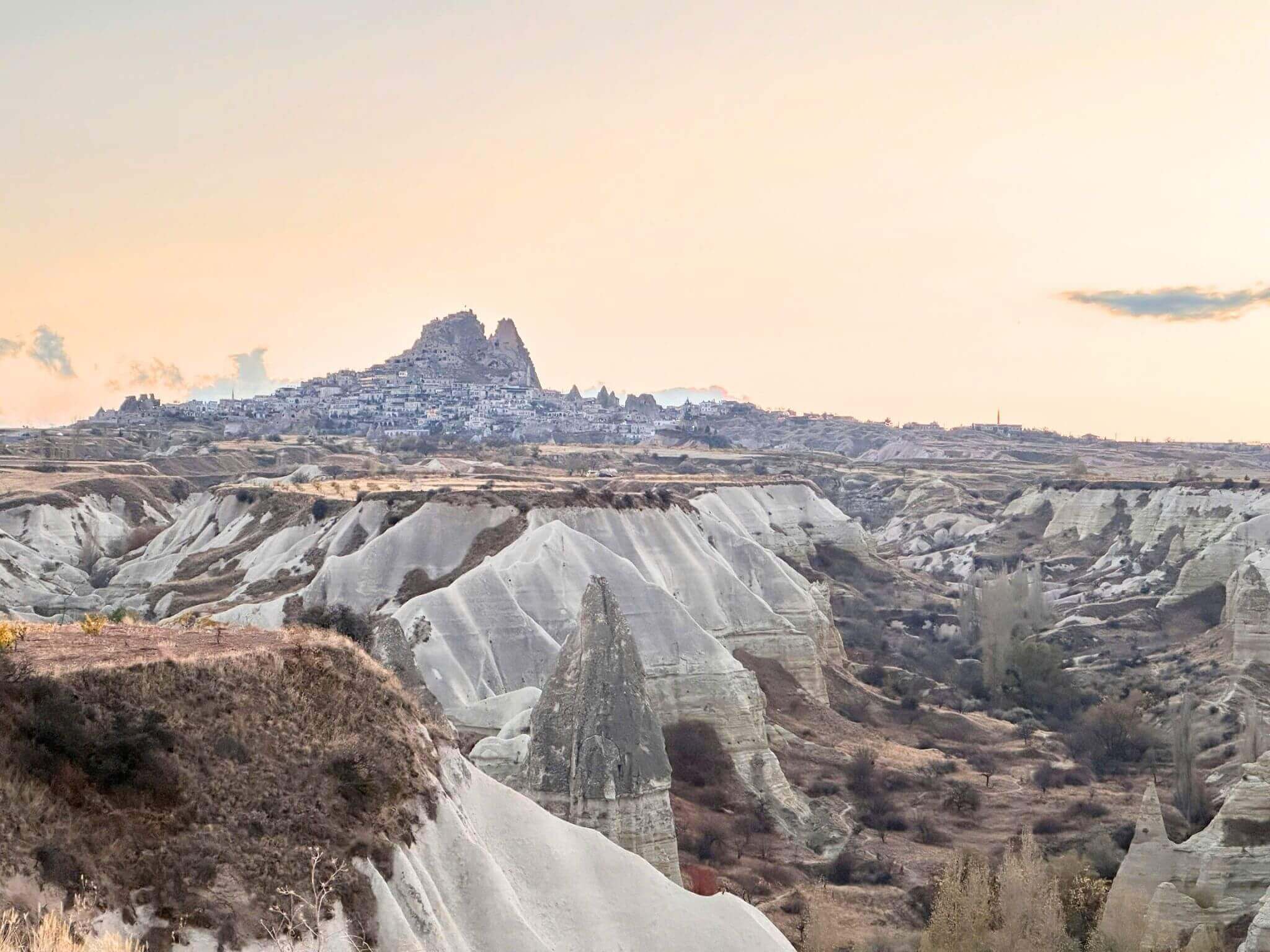 Hành trình chạy qua các thung lũng nổi tiếng (như Thung lũng Nấm, Red Valley, Rose Valley, Love Valley…) 