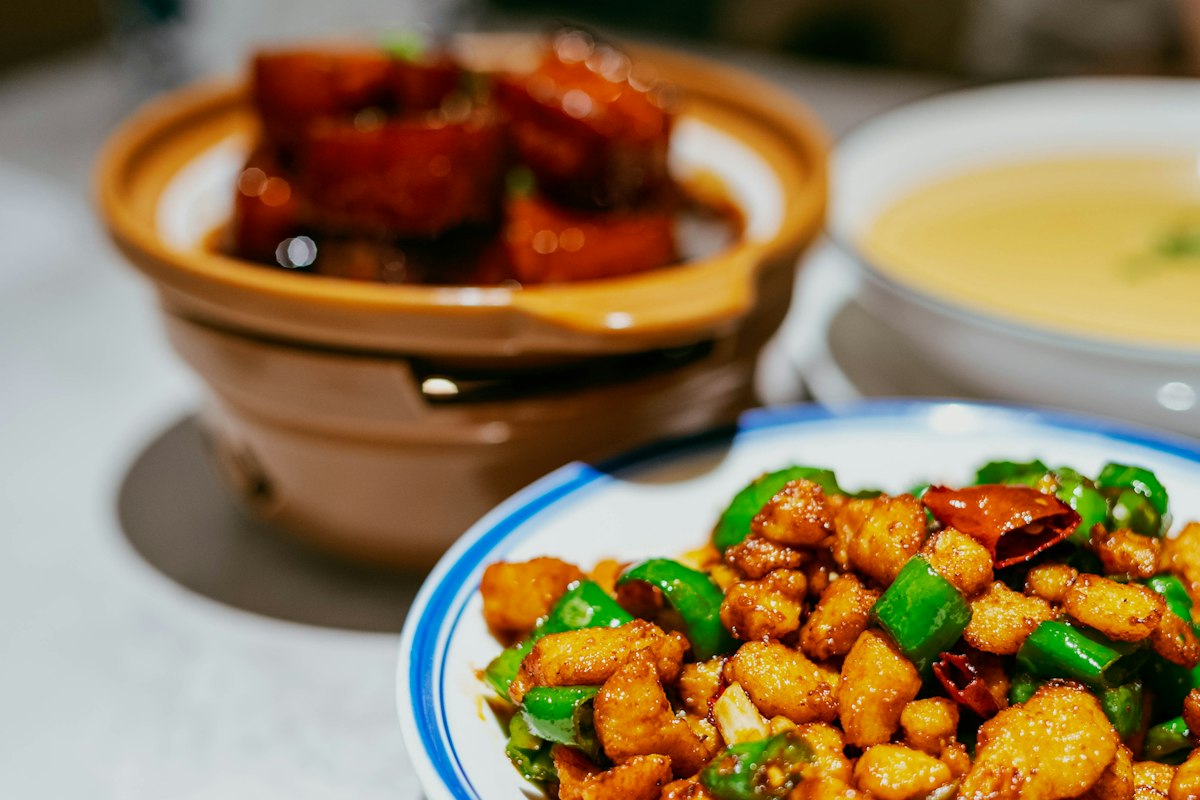 Gà Kung Pao xào đậu phộng và ớt khô