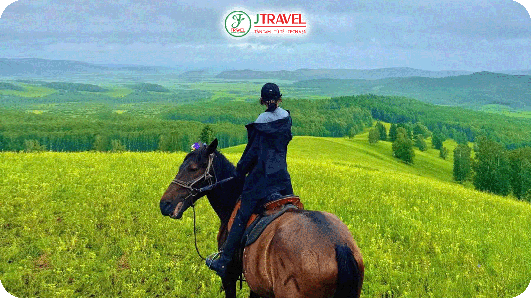 Tháng 6 đến tháng 9 được xem là mùa đẹp nhất để khám phá Hô Luân Bối Nhĩ