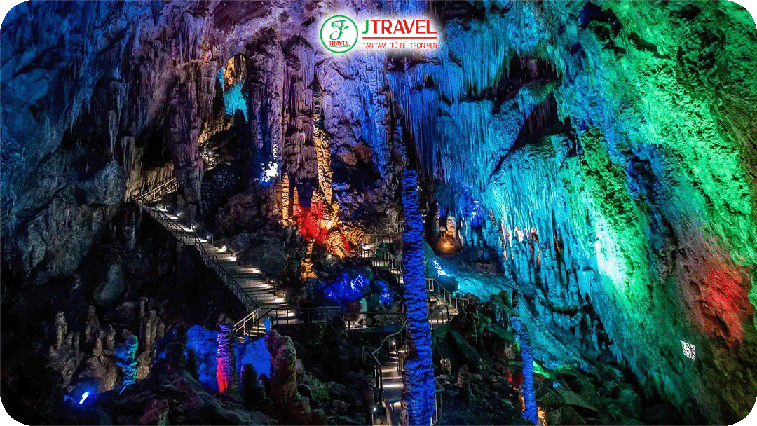 Động Phù Dung được mệnh danh là một trong những hang động Karst đẹp nhất Trung Quốc