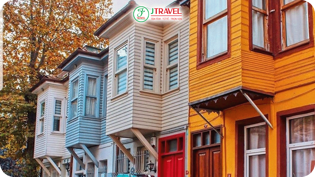 Mùa thu là thời điểm vàng khám phá phố cổ Balat