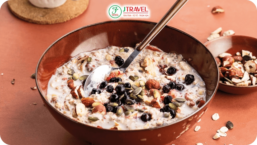 Ngũ cốc trộn sữa và trái cây (Bircher Müesli)
