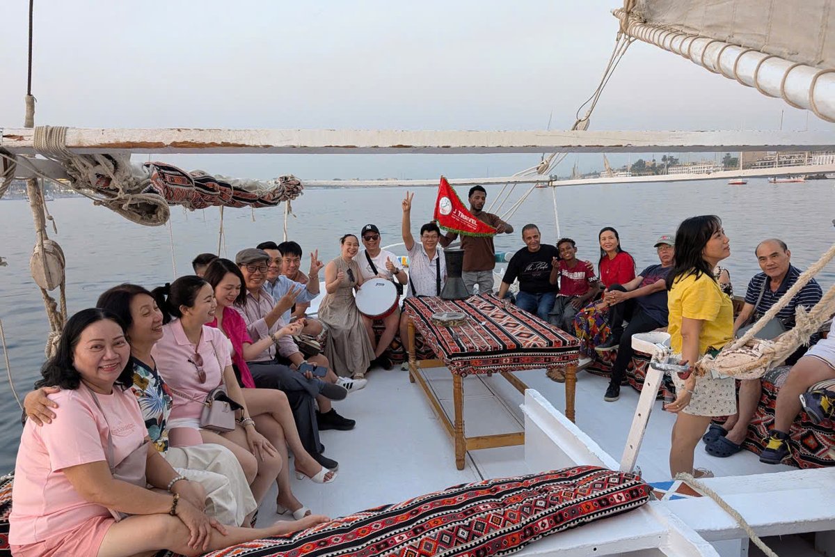 Đoàn khách J Travel trên thuyền buồm Felucca sông Nile