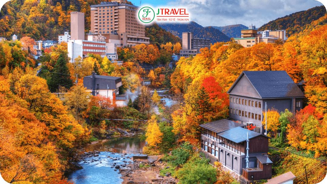 Mùa thu Hokkaido lá rực sắc vàng, đỏ, cam