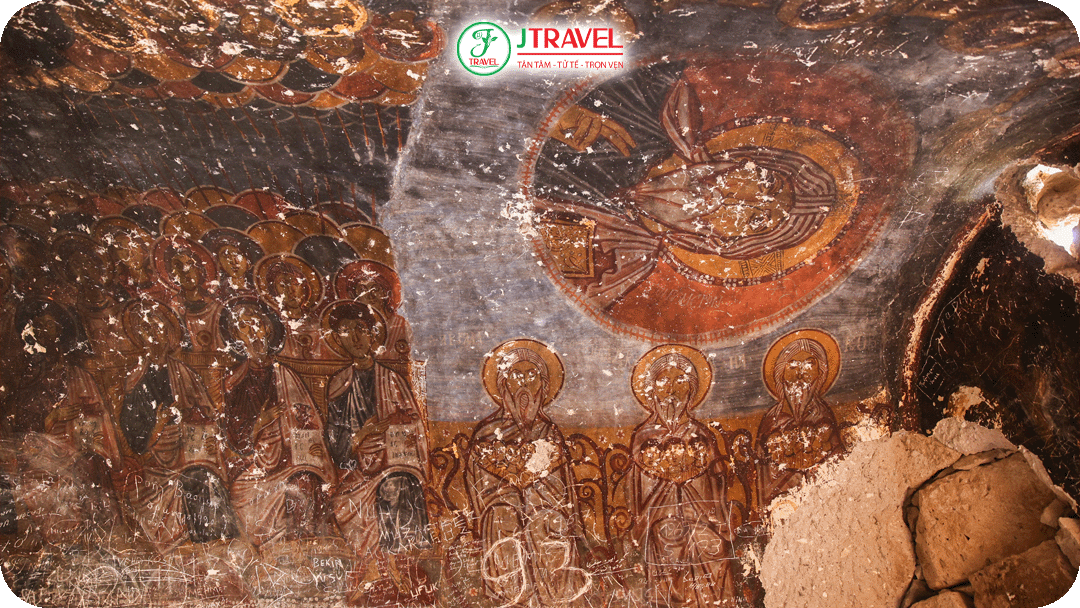 Các nhà khảo cổ đã dành nhiều năm để phục hồi các bức bích họa