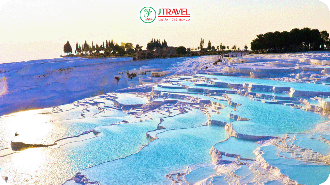 Mùa xuân và mùa thu là thời điểm du lịch Pamukkale đẹp nhất