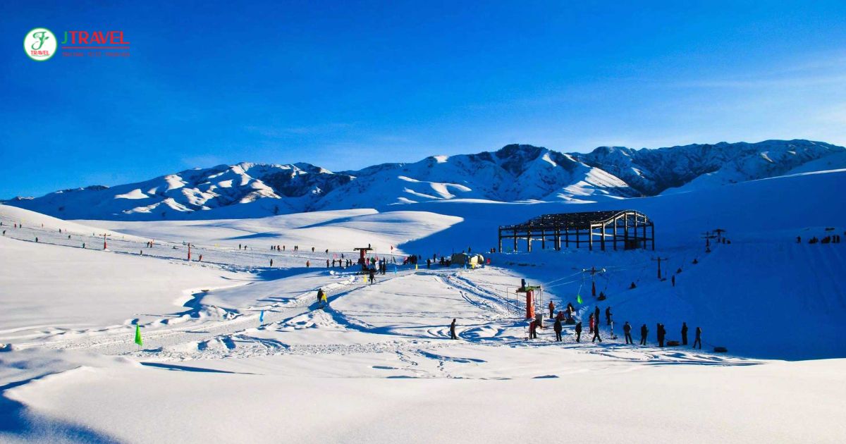 Khu Trượt Tuyết Yabuli có mùa đông kéo dài từ tháng 11 đến tháng 3,