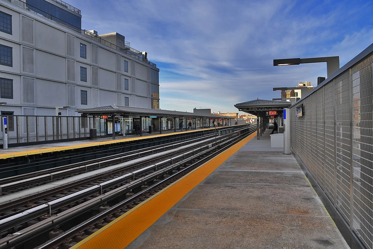 Cổng tàu điện ngầm New York thanh toán bằng chạm thẻ OMNY