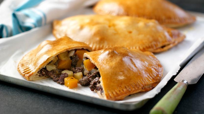 Cornish Pasty – Bánh nướng nhân thịt truyền thống (nguồn internet)