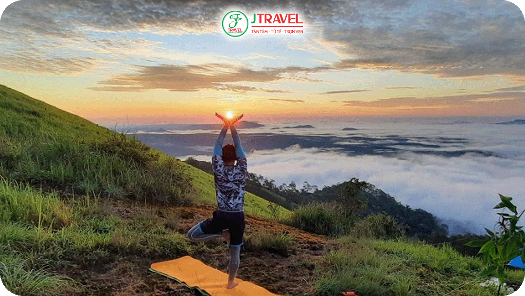 Trải nghiệm săn mây và bình minh trên núi tại Măng Đen