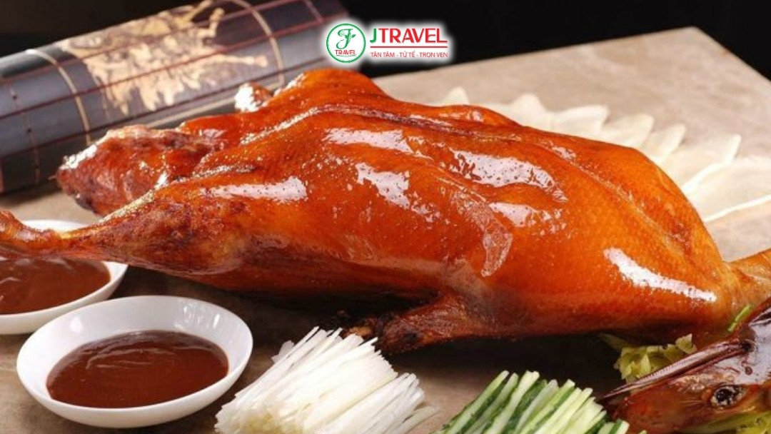 Vịt quay Bắc Kinh da giòn mỏng vàng ruộm chuẩn phong cách truyền thống