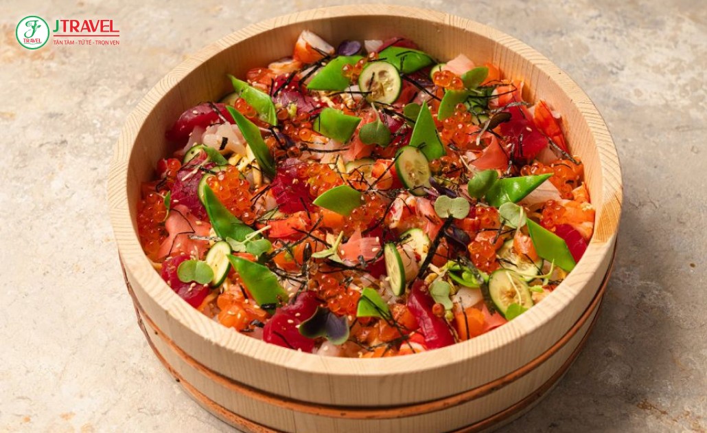 Chirashizushi rực rỡ trong lễ hội Hinamatsuri