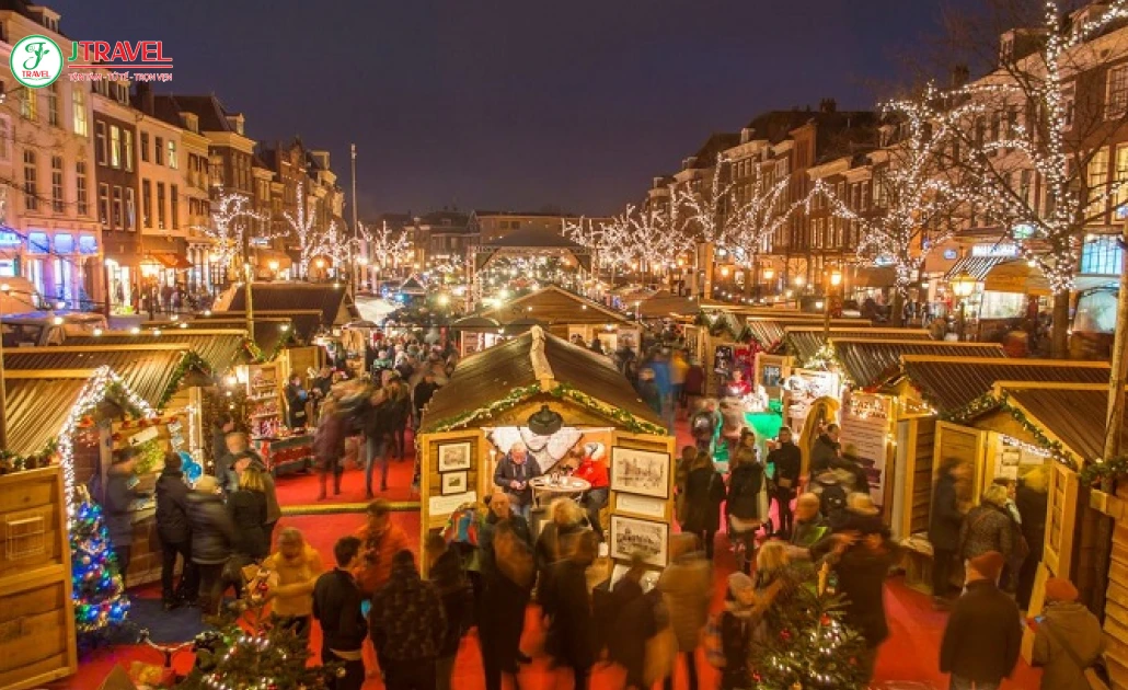 Chợ Giáng Sinh truyền thống tại Amsterdam vào mùa Noel