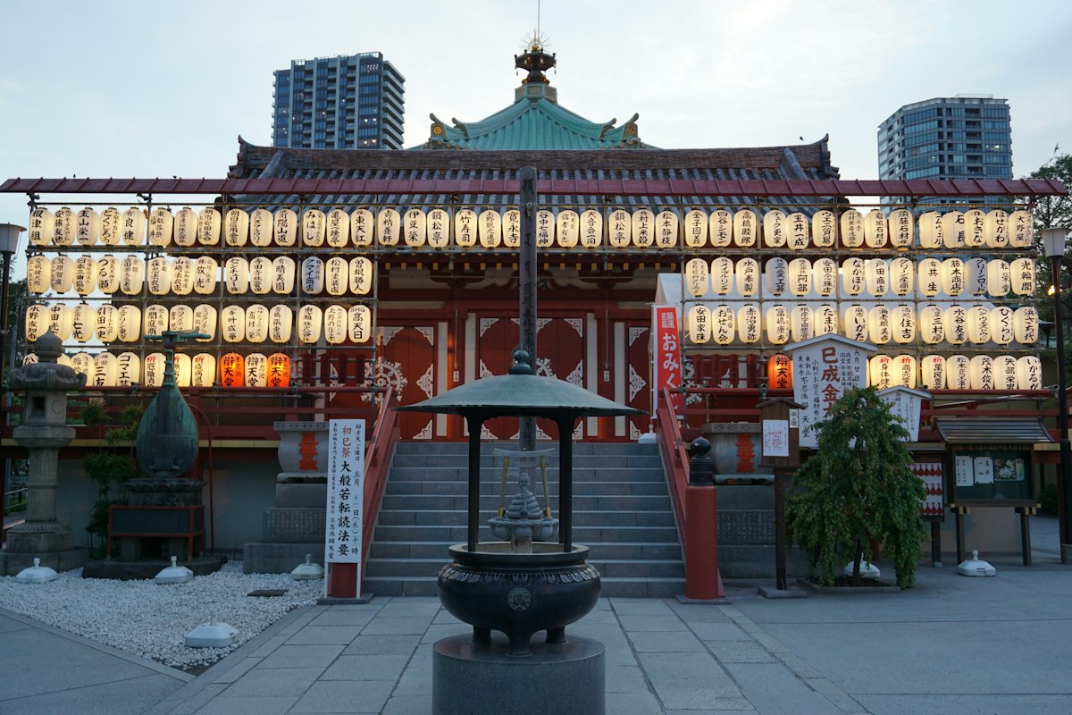 Ngôi chùa bên hồ Shinobazu