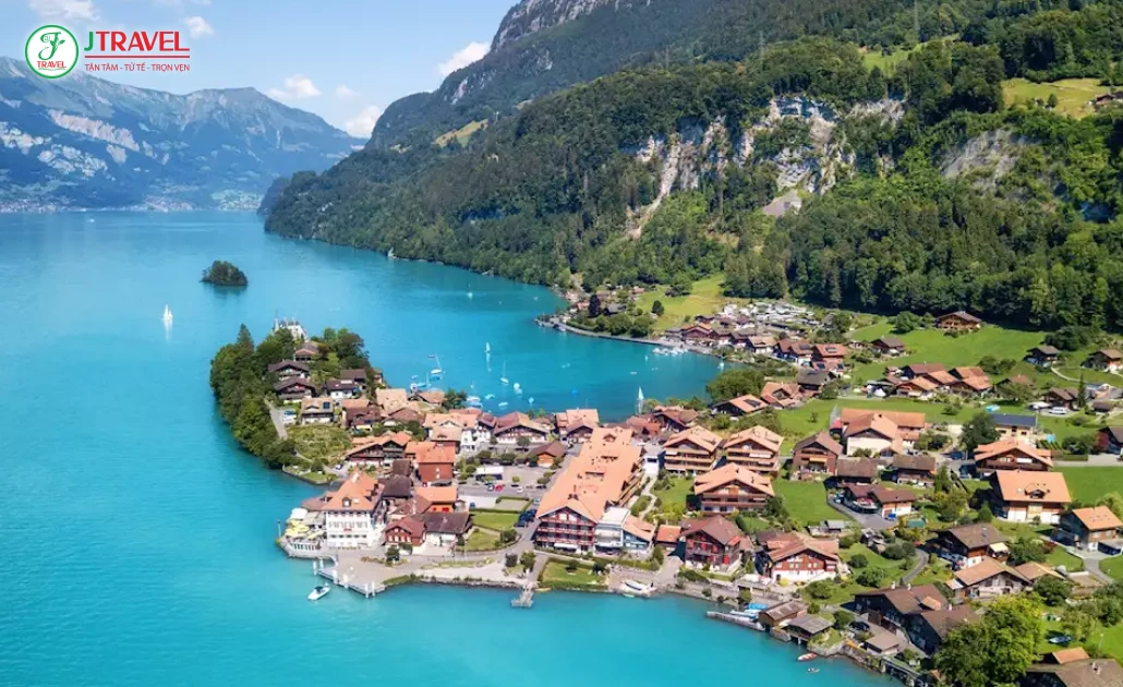 Thị trấn Interlaken Thụy Sĩ nằm giữa hai hồ Brienz và Thun