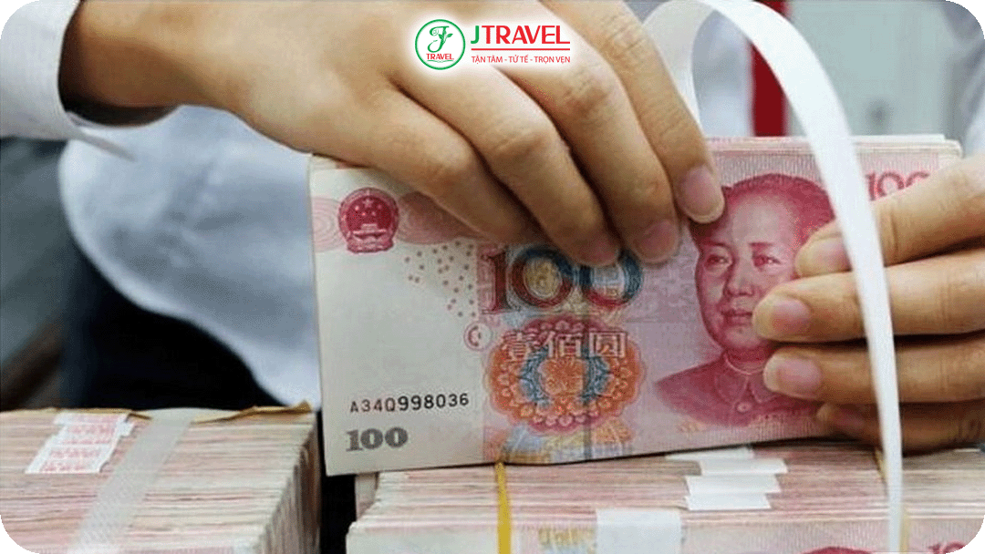 Nên đổi sẵn một ít Nhân dân tệ (CNY) mệnh giá nhỏ để chi tiêu lặt vặt