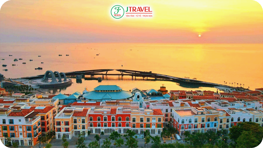 Sunset Town và Cầu Hôn – Điểm check-in nổi tiếng