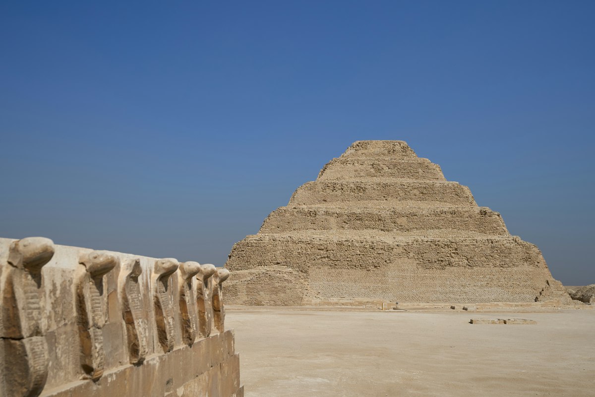 Kim tự tháp bậc thang Djoser ở Saqqara