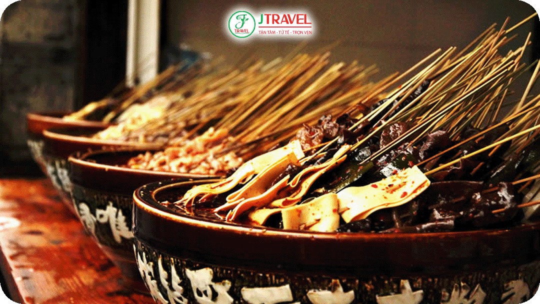 Các món xiên cay không thể bỏ qua khi đến Vũ Long
